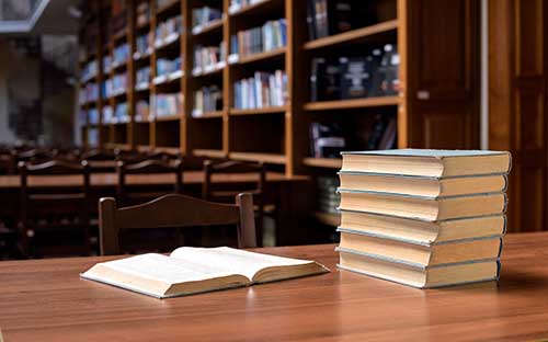 成人高考什么时候交学费？什么时候能查到学籍？