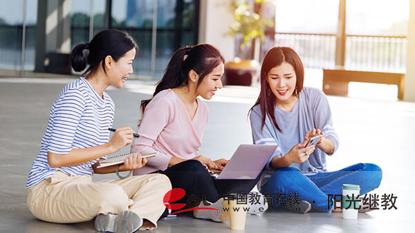 每个省份成人高考报名的时间一样吗？需要哪些材料？
