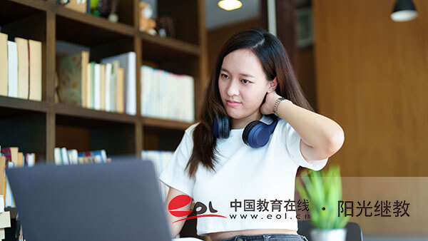 鸡西成人高考报名的网站入口在哪里？需要准备哪些材料？