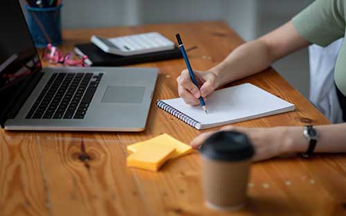 报名自考本科要买书吗？费用是多少钱？